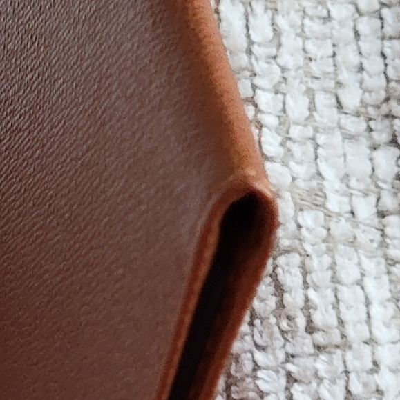 LV Louis Vuitton Taiga Leather ID Holder - Picture 7 of 11